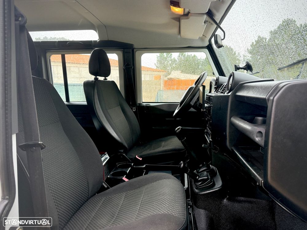 Land Rover Defender - 20