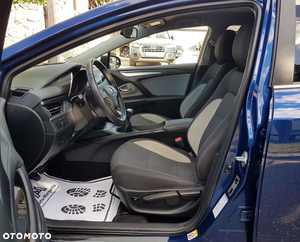 Toyota Avensis Touring Sports 1.8 Team Deutschland - 9