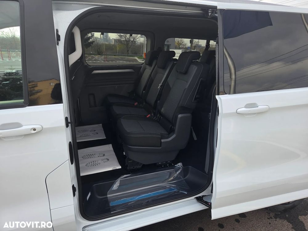 Volkswagen Caravelle - 11