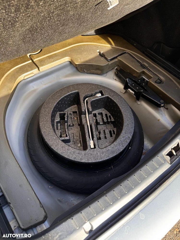 Toyota Avensis 1.6 Comfort - 36