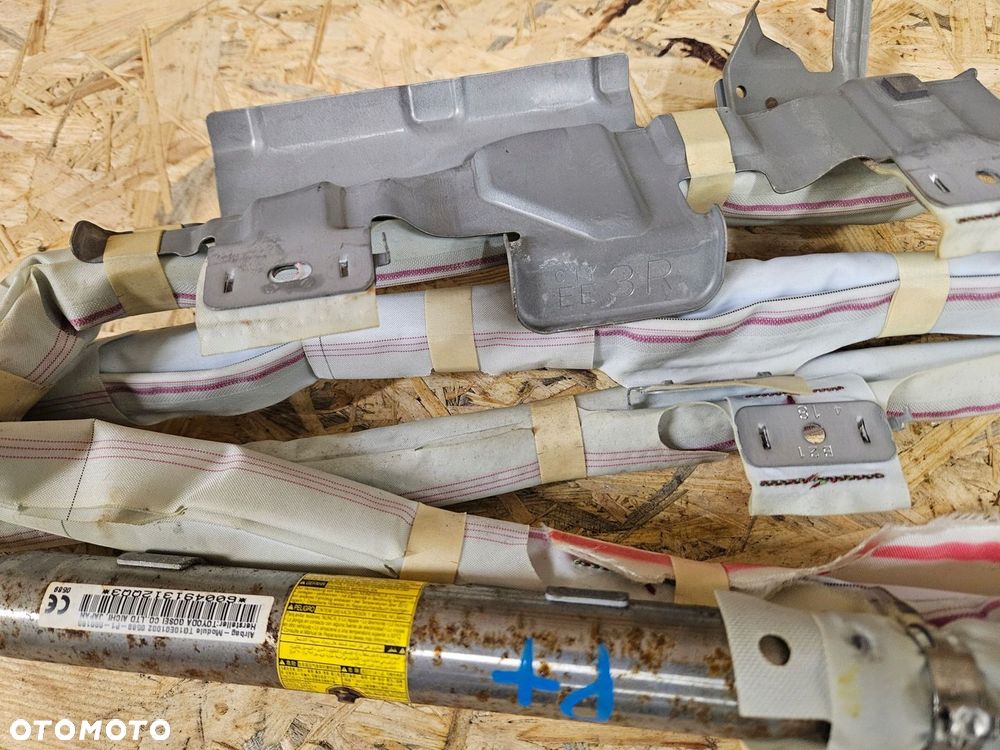 Toyota PRIUS PLUS kurtyna prawa - 2