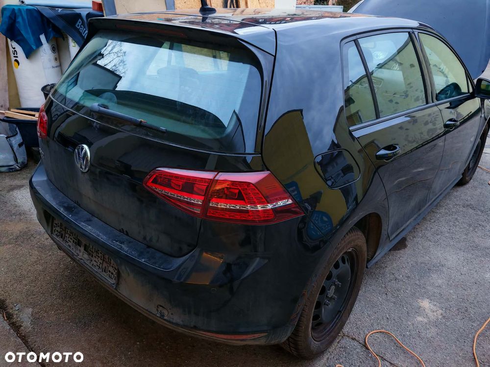 Volkswagen Golf - 6