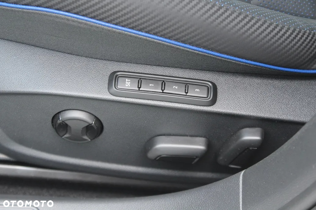 Volkswagen Golf VIII 2.0 TSI 4Motion R - 21