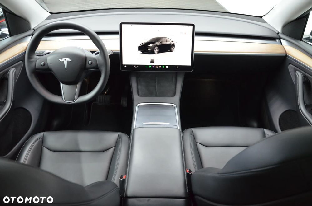 Tesla Model Y Long Range Dual Motor AWD - 16