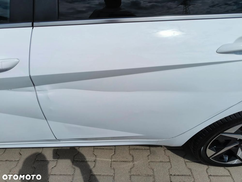 Hyundai Elantra 1.6 Executive - 9