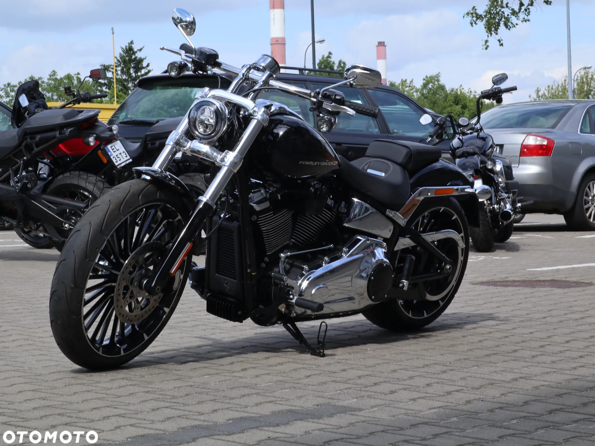 Harley-Davidson Softail Breakout - 4