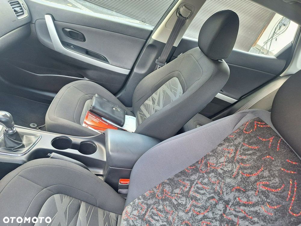 Kia Ceed - 9
