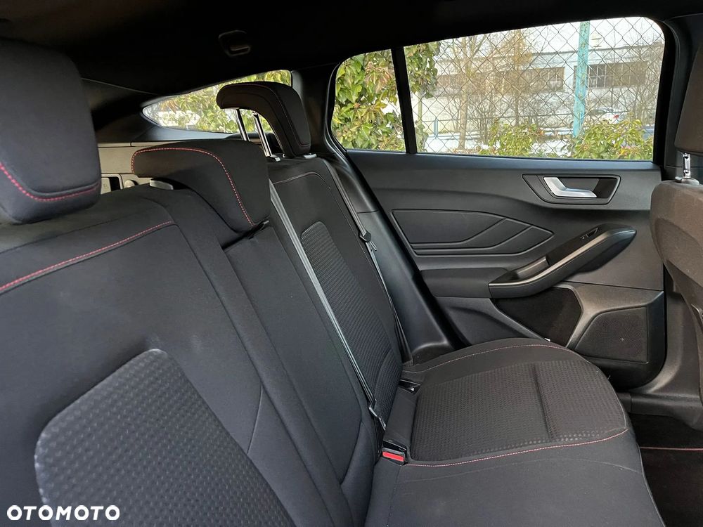 Ford Focus 1.0 EcoBoost Hybrid ST-LINE X - 20