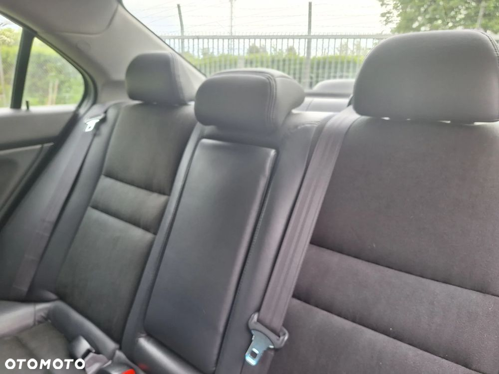 Honda Accord 2.0 Executive - 12