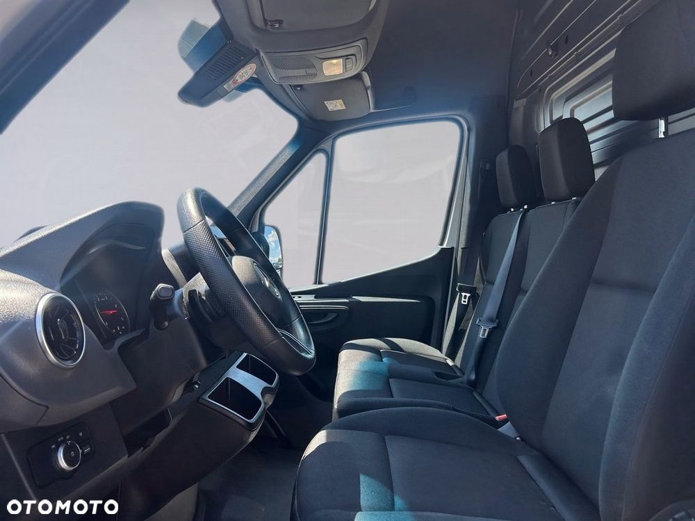 Mercedes-Benz Sprinter - 11