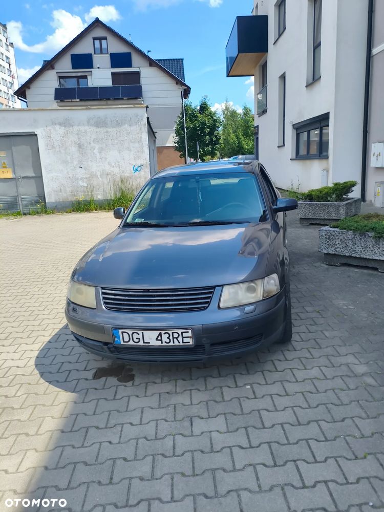 Volkswagen Passat - 1