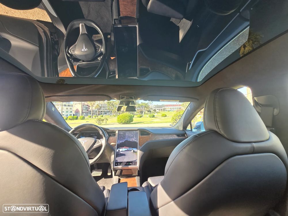 Tesla Model S Long Range — fotografia 15