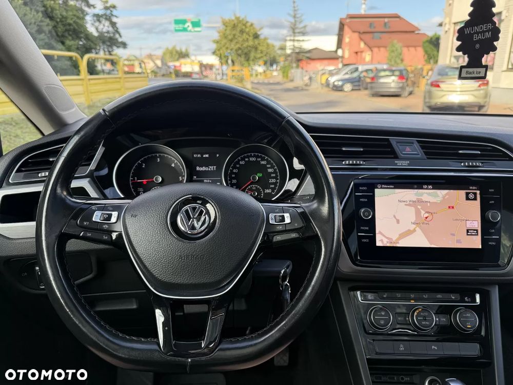 Volkswagen Touran - 11