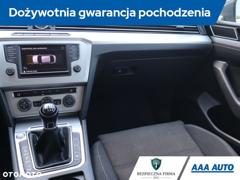 Volkswagen Passat - 10