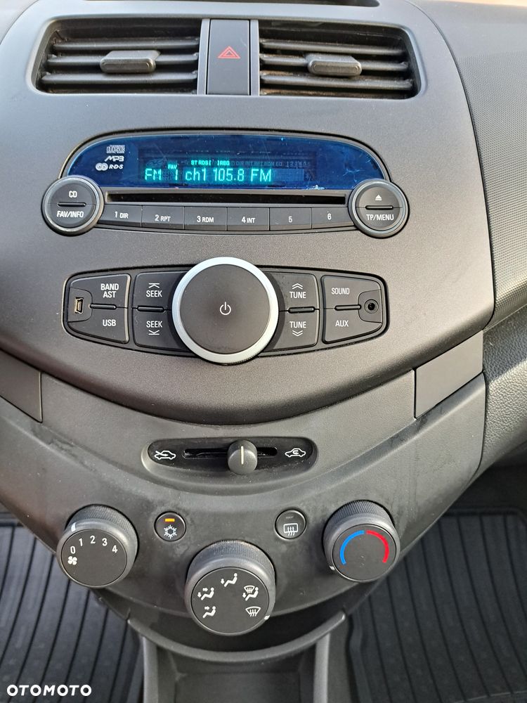 Chevrolet Spark 1.0 LT - 32