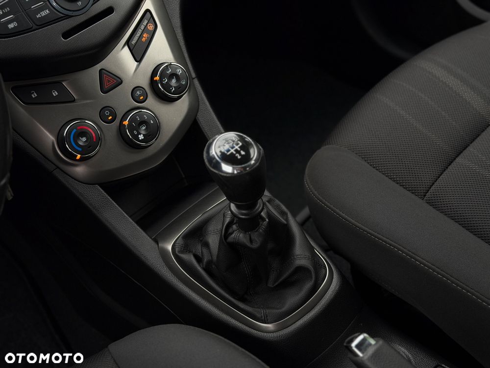 Chevrolet Aveo 1.6 LTZ - 20