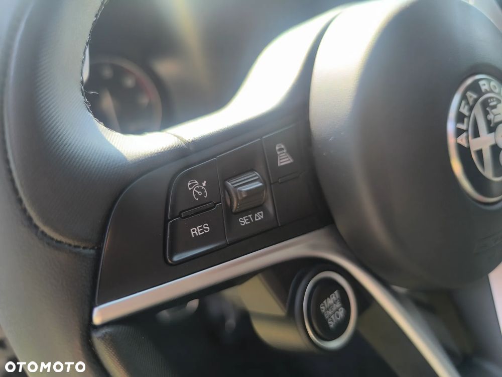 Alfa Romeo Giulia 2.0 Turbo 16V AT8-Q4 Ti - 22