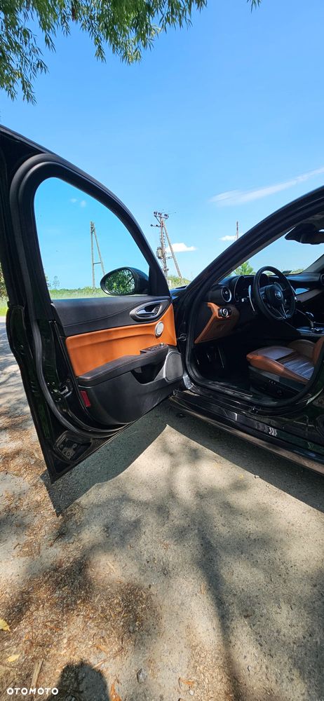 Alfa Romeo Giulia 2.0 Turbo 16V AT8-Q4 Ti - 14