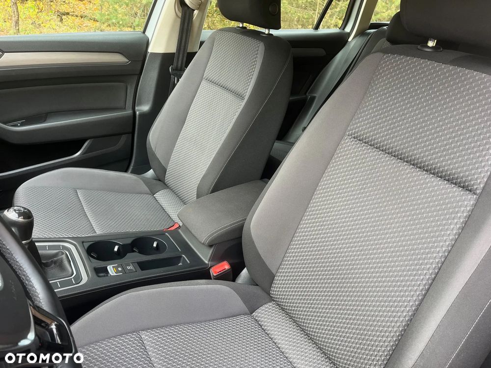 Volkswagen Passat Variant 1.4 TSI BMT Trendline - 21