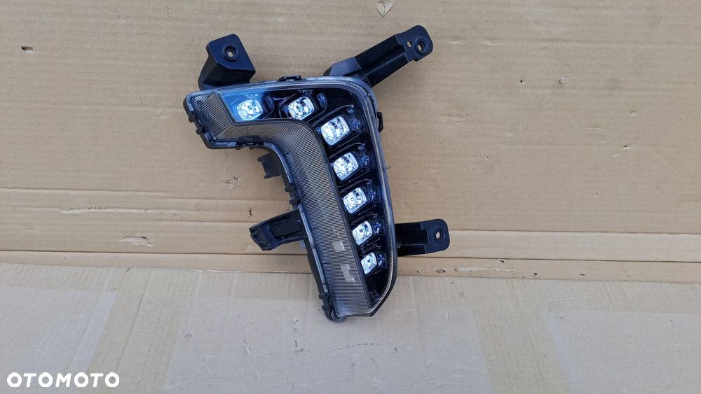 HYUNDAI IONIQ PRAWA LAMPA LED DRL 92208G2000 UŻYWANY - 1