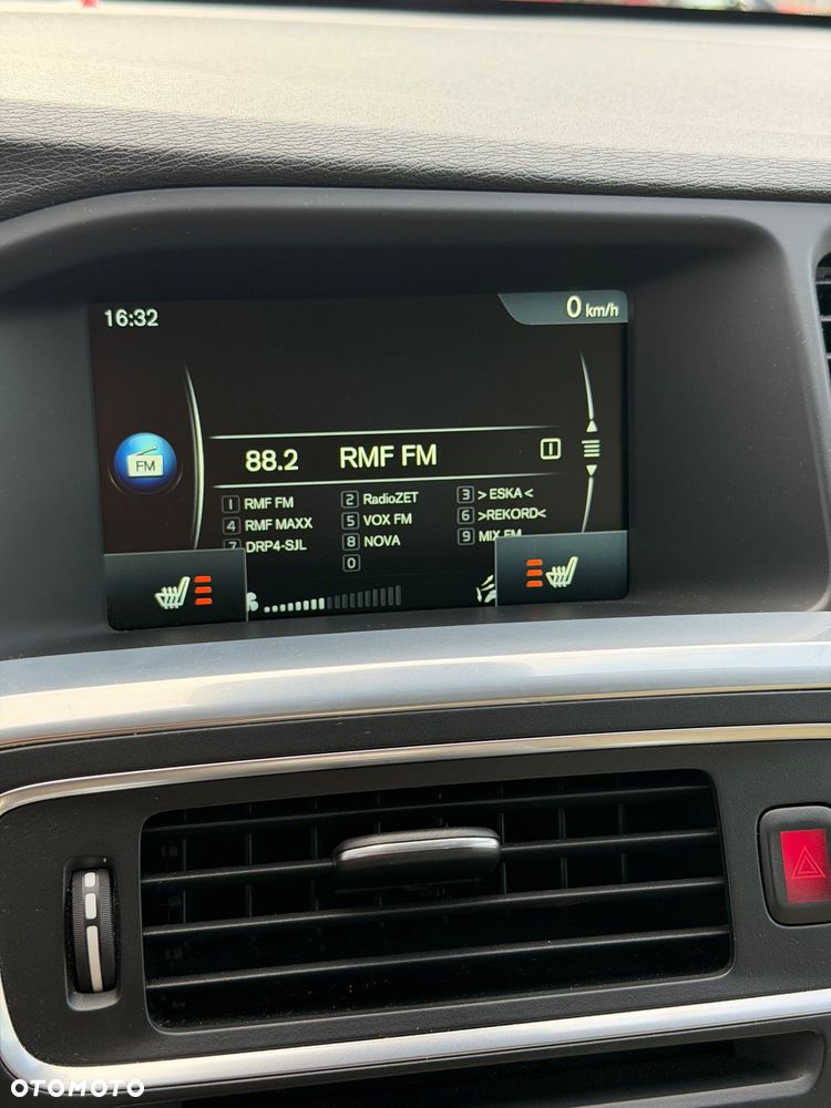 Volvo V60 T3 Geartronic Momentum - 28