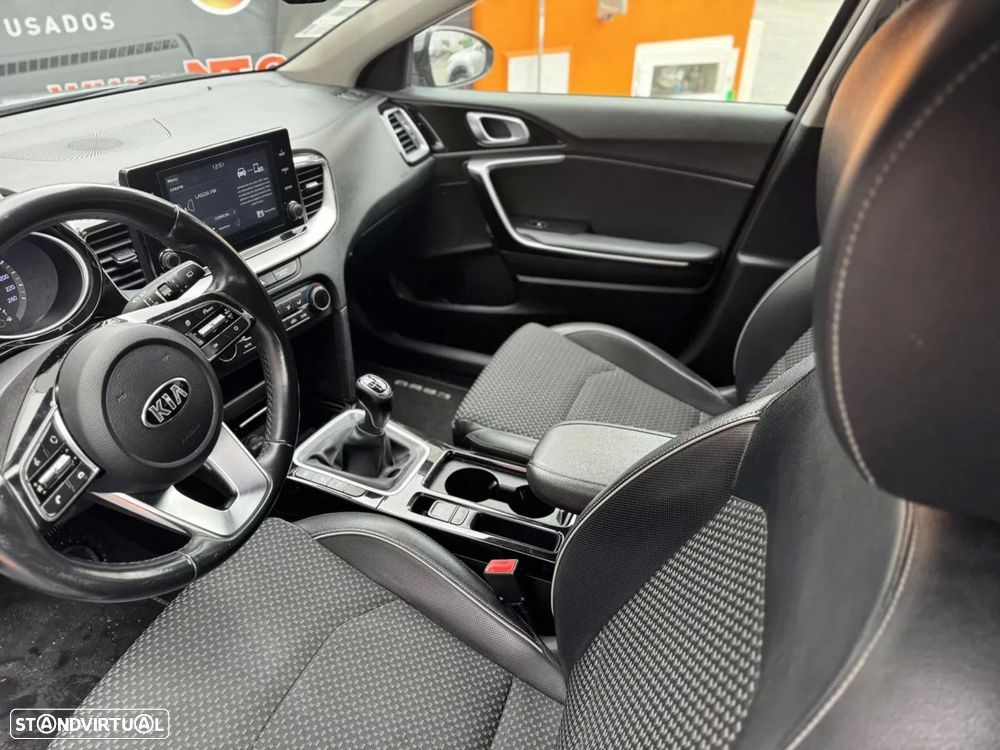 Kia Ceed SW 1.6 CRDi MHEV Drive+SRF - 3