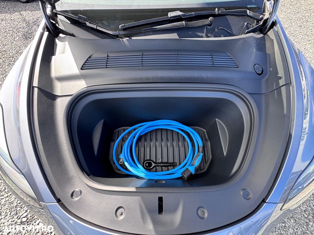 Tesla Model Y AWD Performance - 31