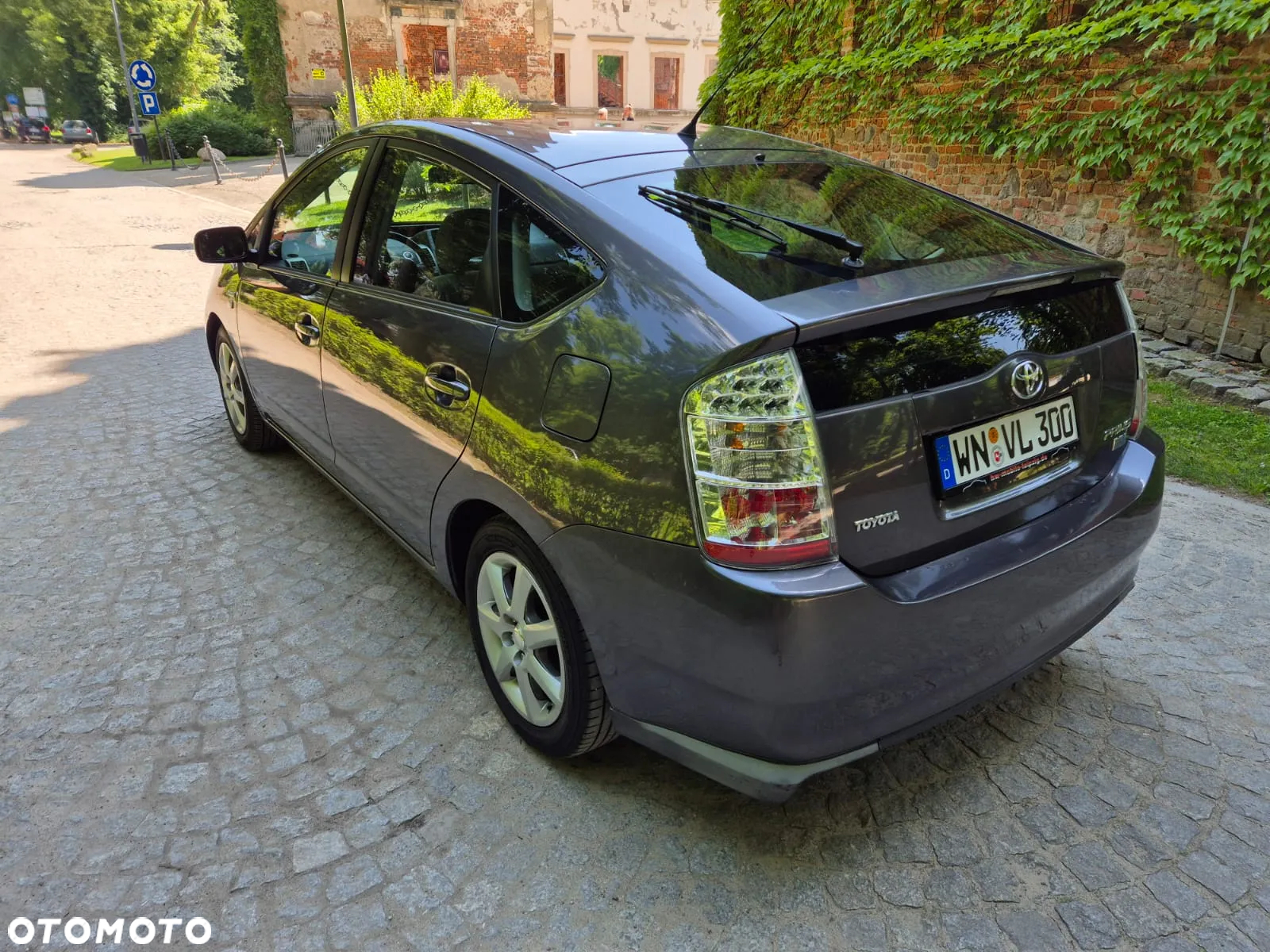 Toyota Prius (Hybrid) Executive - 5