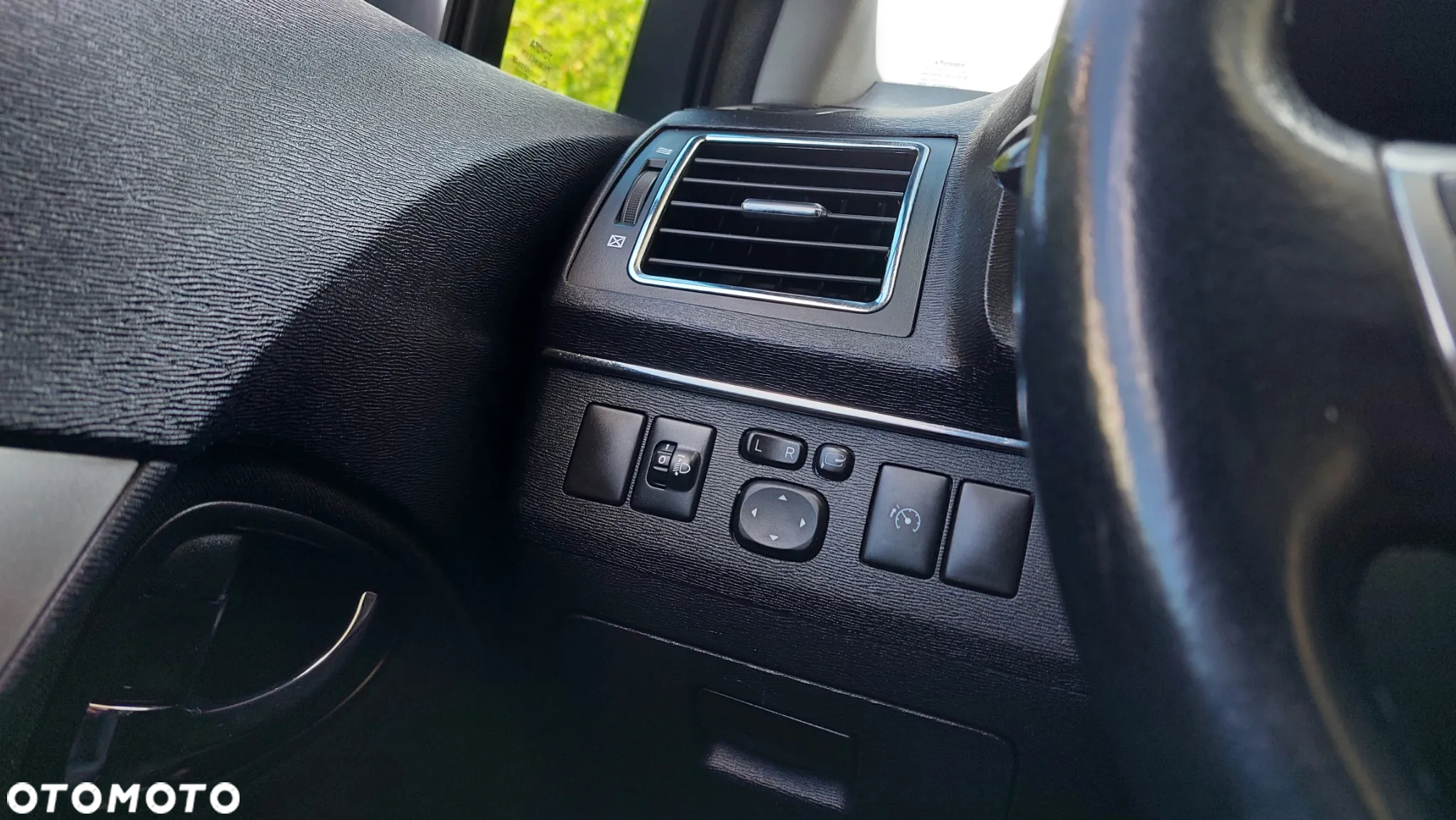 Toyota Avensis 1.8 Sol plus NAVI - 32