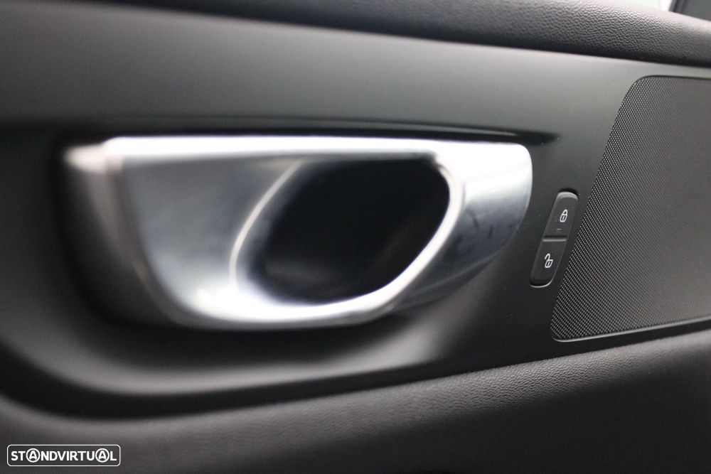 Volvo V60 2.0 T6 AWD TE R-Design Expression — fotografia 24