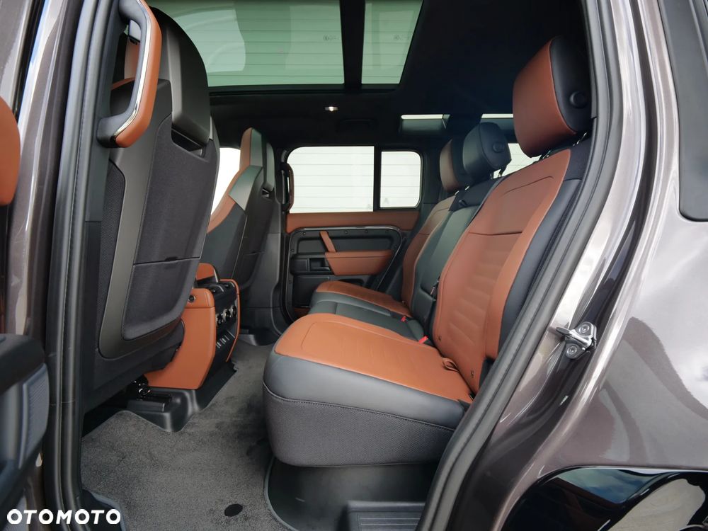 Land Rover Defender - 33