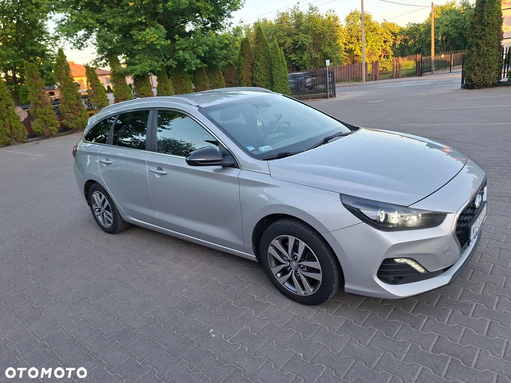 Hyundai i30 1.6 D Classic + - 8