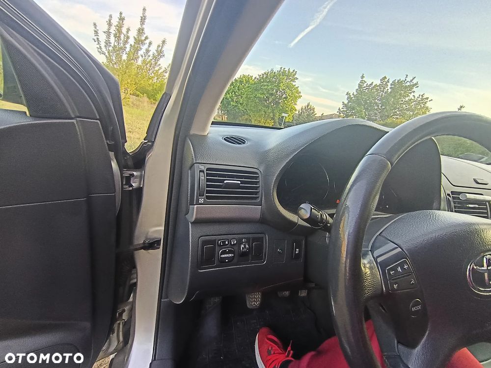 Toyota Avensis 2.0 D-4D - 10