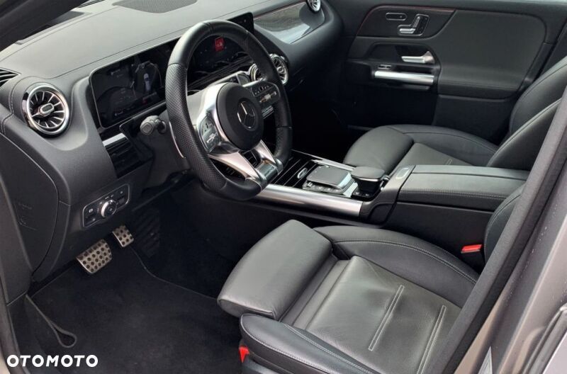 Mercedes-Benz GLA - 33