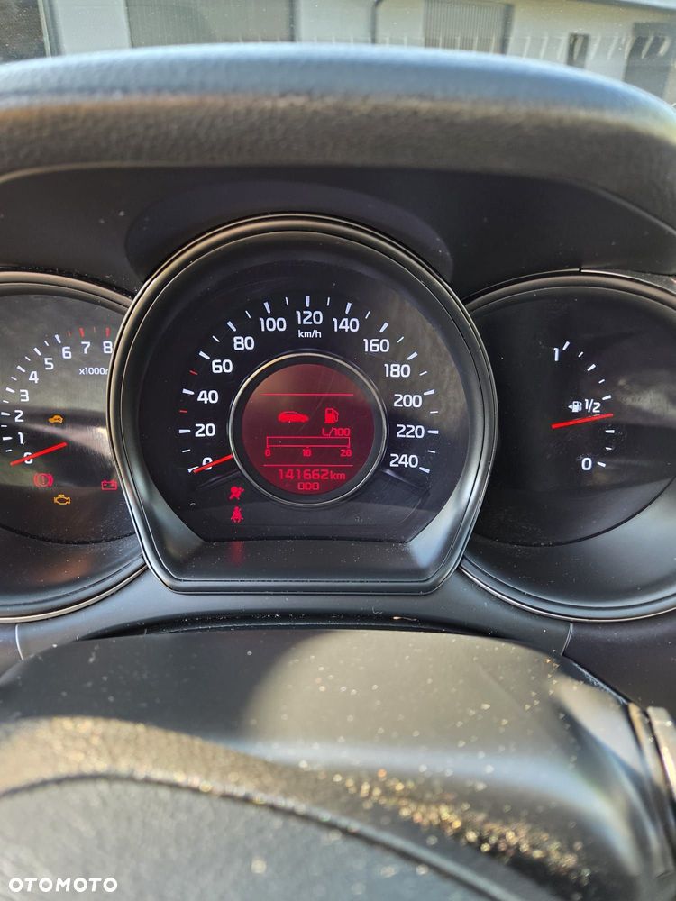 Kia Ceed - 8