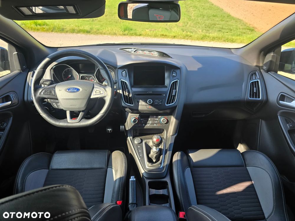 Ford Focus - 24