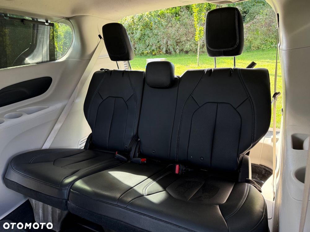 Chrysler Pacifica - 24