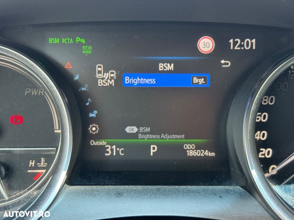 Toyota Camry Luxury - 25