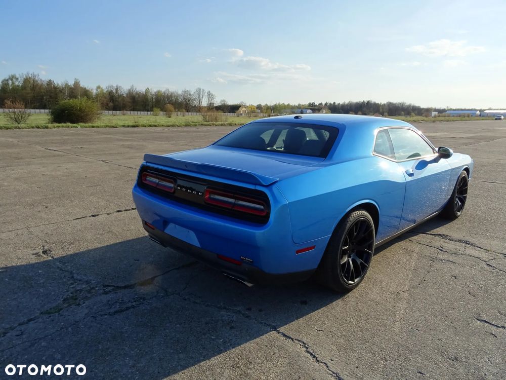Dodge Challenger - 8