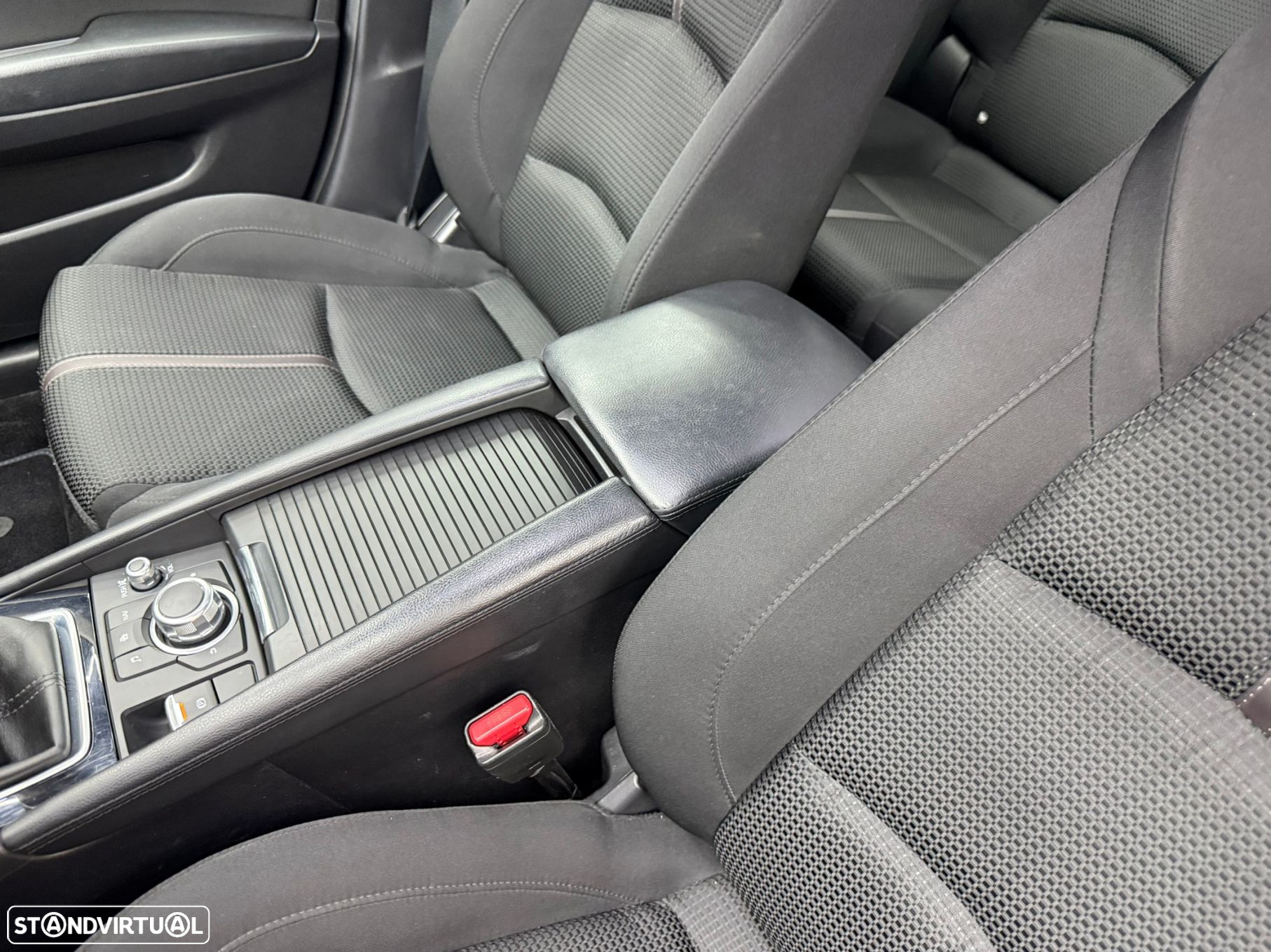 Mazda 3 1.5 Sky-D Excellence Navi - 25