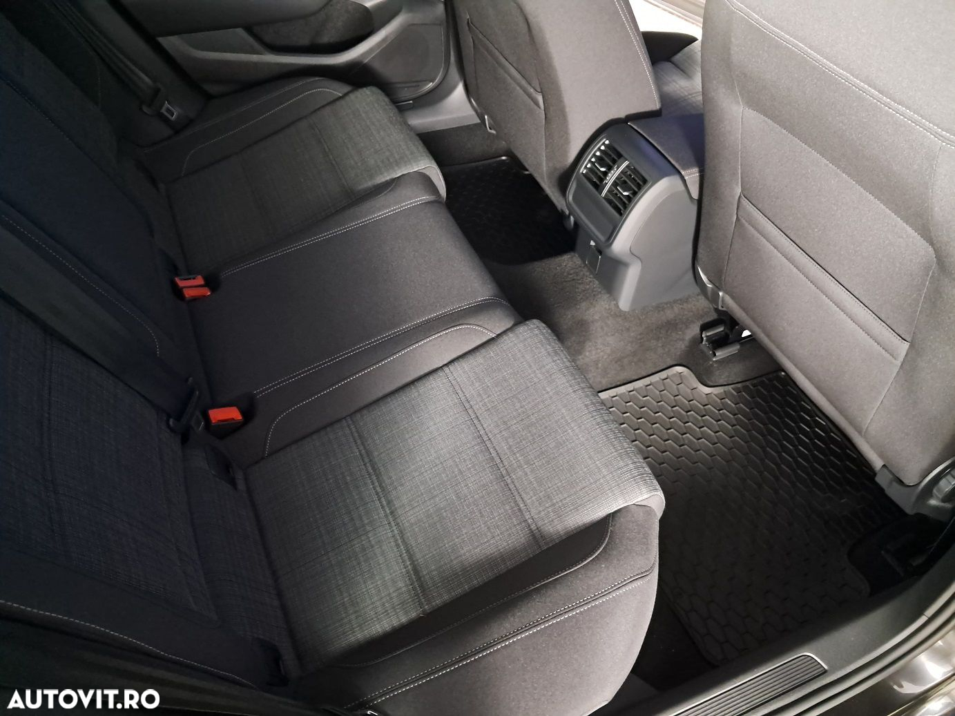 Volkswagen Passat - 18
