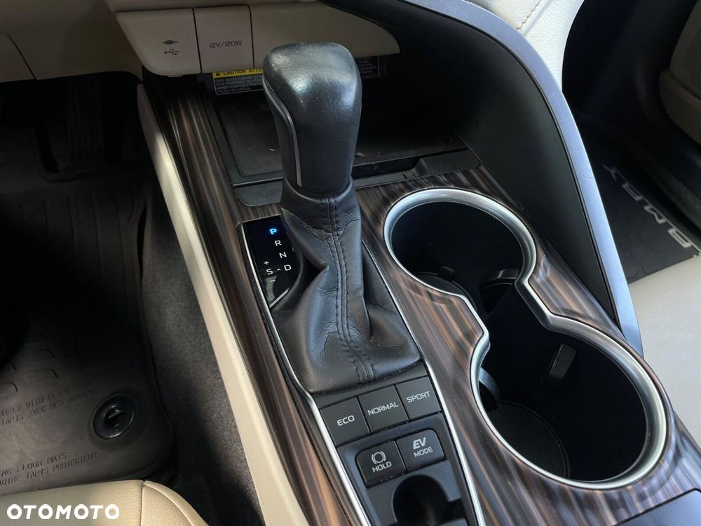Toyota Camry - 18