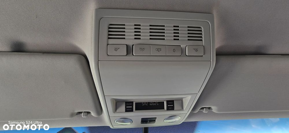 Volkswagen Caravelle - 7