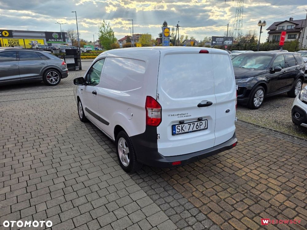 Ford Transit Courier - 8