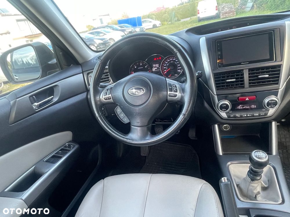 Subaru Forester 2.0D Active - 9