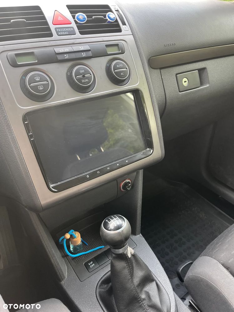 Volkswagen Touran - 10