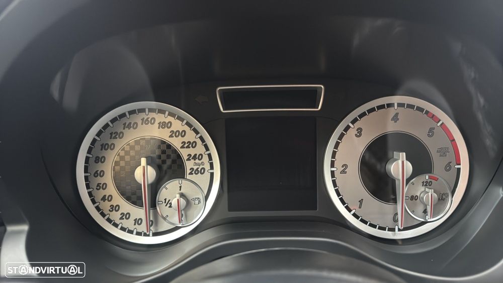 Mercedes-Benz A 200 d AMG Line - 12