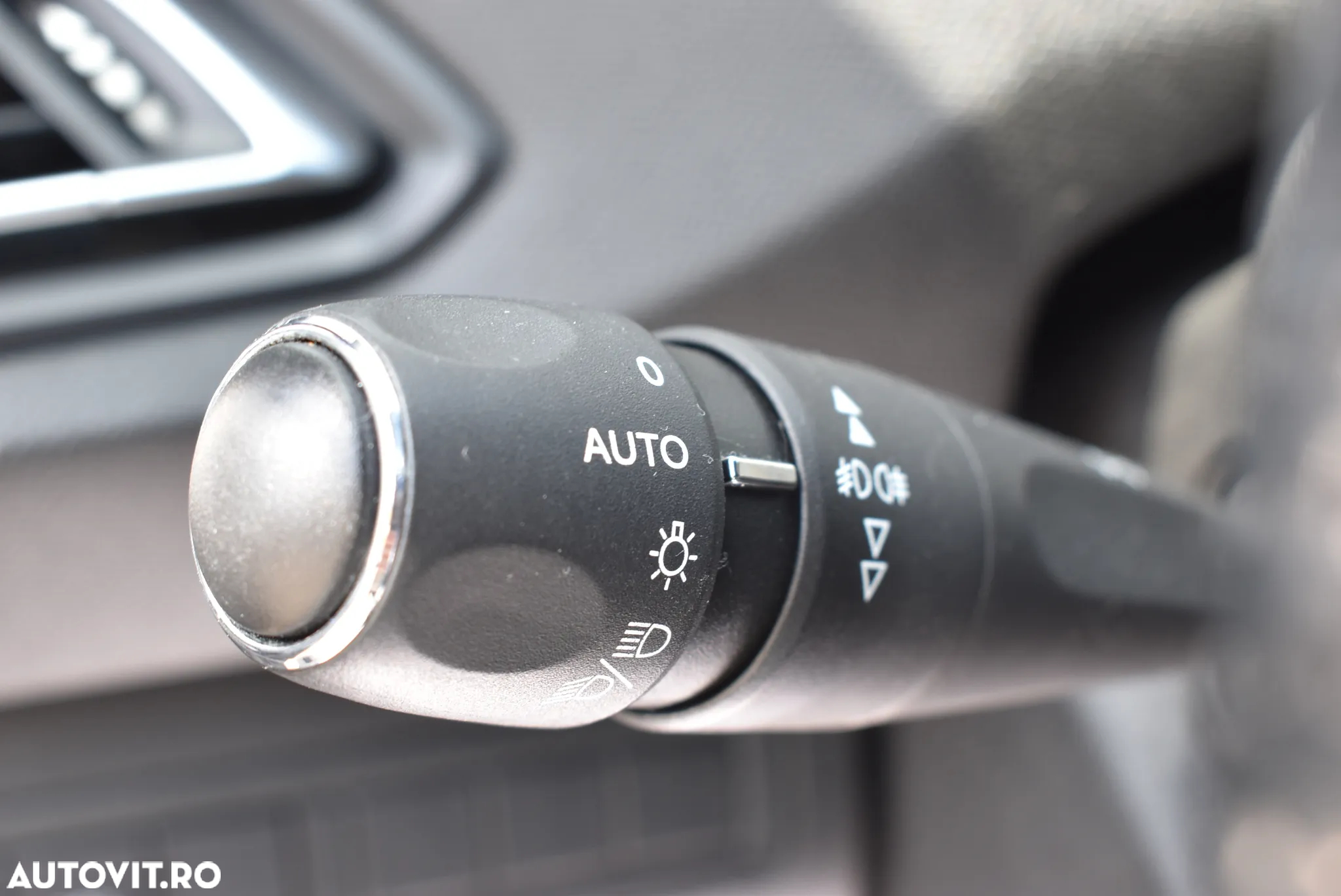 Peugeot 308 SW 1.2 L PureTech Turbo Allure Aut. - 14