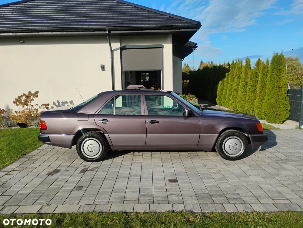 Mercedes-Benz W124 1992 photo 5