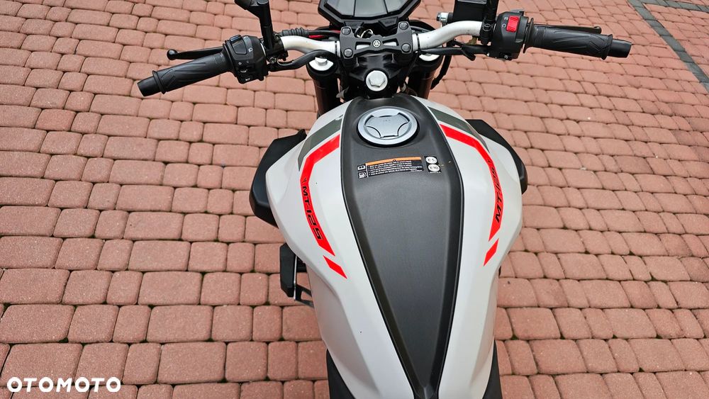 Yamaha MT - 32